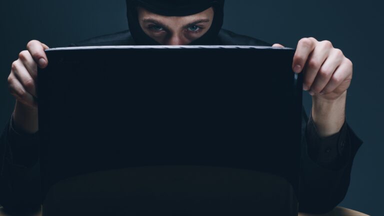 عودة "QakBot" عبر تقنية ClickFix المخادعة: حملة جديدة تستهدف المستخدمين عبر أوامر إصلاح وهمية