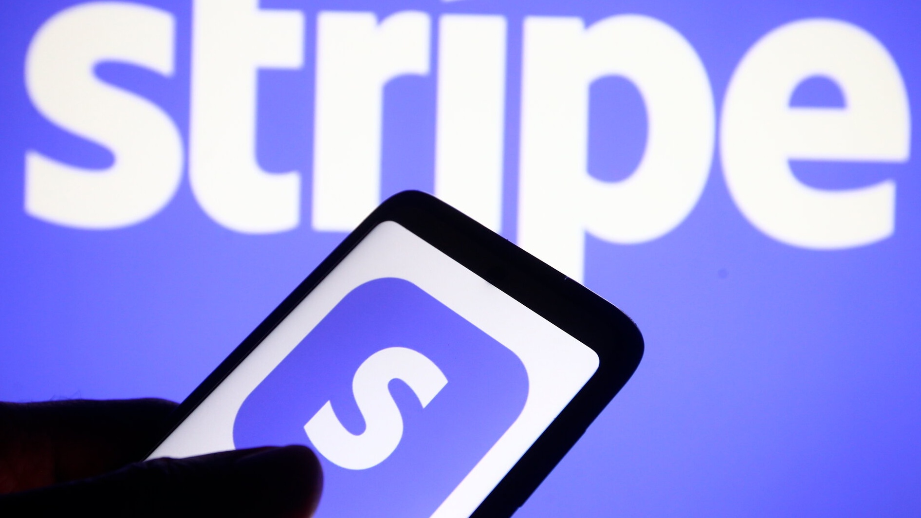 حملة متقدمة لسرقة بيانات الدفع الإلكتروني باستخدام واجهة API قديمة من Stripe