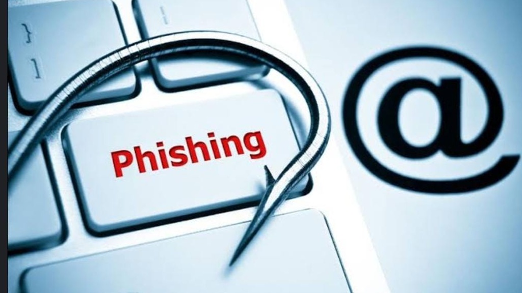 ثلاثي الرسائل النصية الاحتيالية يربط نفسه بـ194,000 نطاق خبيث في عملية تصيّد عالمية