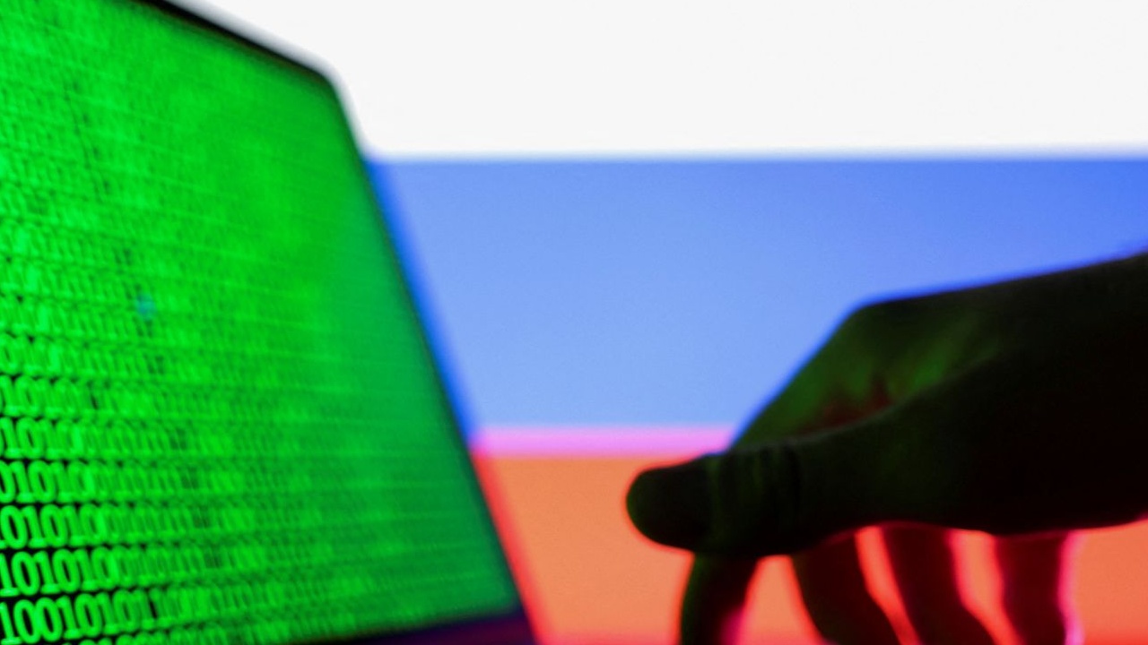  هجمات إلكترونية روسية شرسة تستهدف أوكرانيا.. "ساند وورم" تطلق برنامجًا مدمرًا جديدًا