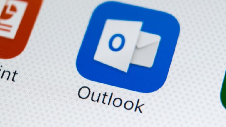 مايكروسوفت تبدأ تطبيق قواعد جديدة في "Outlook" للرسائل البريدية الجماعية