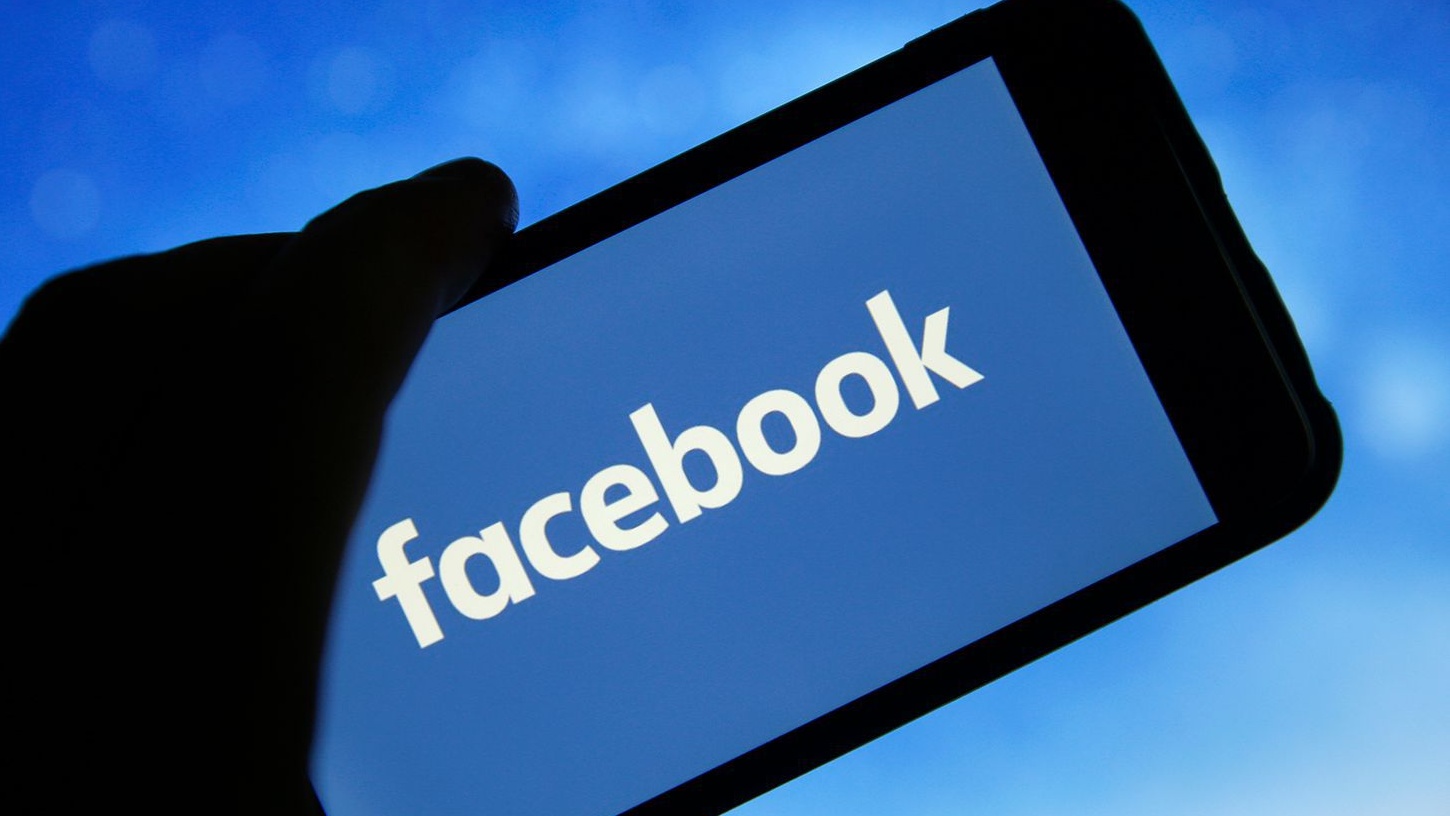 تروجان أندرويد الجديد "Datzbro" يخدع المسنين عبر أحداث سفر مُولَّدة بالذكاء الاصطناعي على فيسبوك