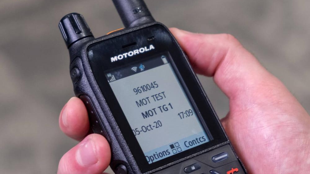 ثغرات جديدة في تشفير راديو TETRA تكشف اتصالات أجهزة إنفاذ القانون