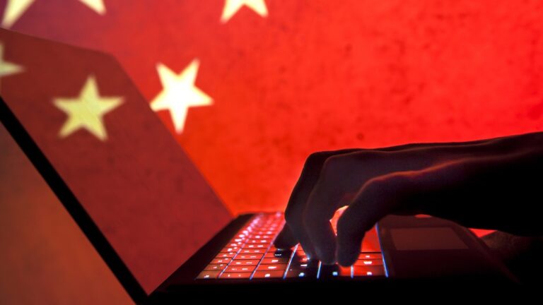 من Log4j إلى IIS: قراصنة صينيون يحوّلون ثغرات قديمة إلى أدوات تجسس عالمية