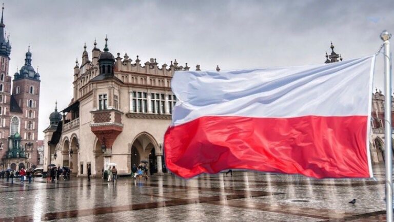 بولندا تحتجز مواطناً روسياً للاشتباه في قرصنة أنظمة شركات محلية